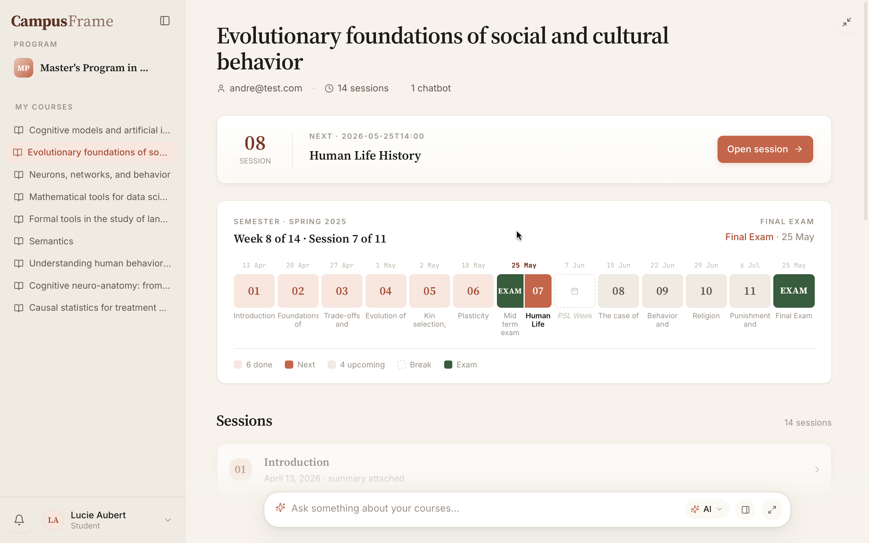 Vue étudiante de la page d'accueil d'un cours : sidebar de navigation entre les cours du programme, frise du semestre, liste des séances et barre Ask.